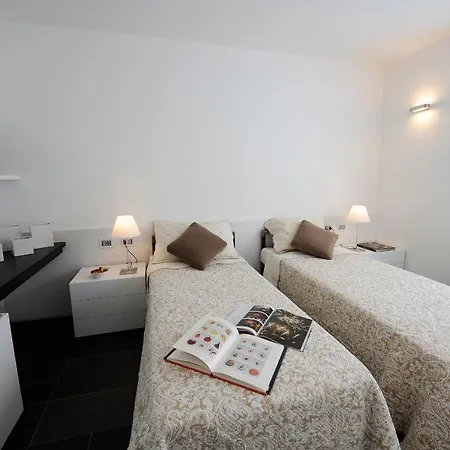 Βίλα Sleeps 18 Air Con Μενάτζιο