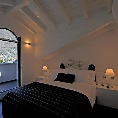 Βίλα Sleeps 18 Air Con Μενάτζιο