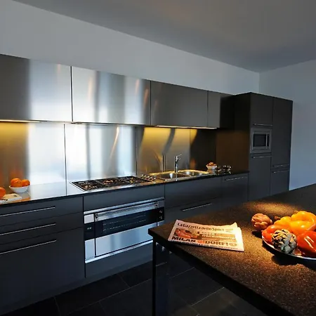 Βίλα Sleeps 18 Air Con Μενάτζιο